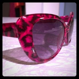 Betsey Johnson cat-eye leopard print sunglasses